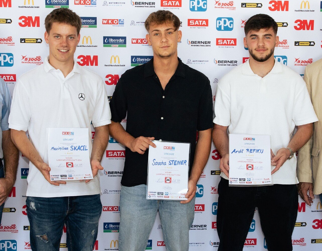 Die Preisträger im Bereich Karosseriebautechnik: Maximilian Skacel, Mercedes Pappas (1. Platz), Sascha Steiner, MVC-Motors (3. Platz), Ardit Refiku, Mercedes Pappas (2. Platz) (v.l.) © WKW Martin Jordan